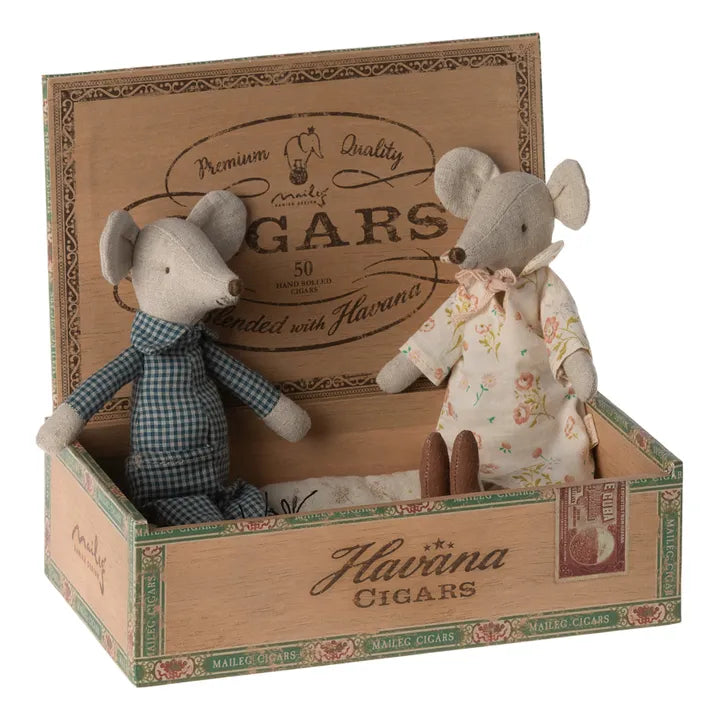 Grandma & Grandpa Mice In Cigarbox - ألعاب الأطفال