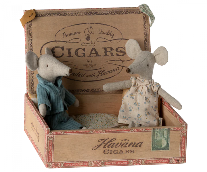 Mum & Dad Mice In Cigarbox - ألعاب الأطفال